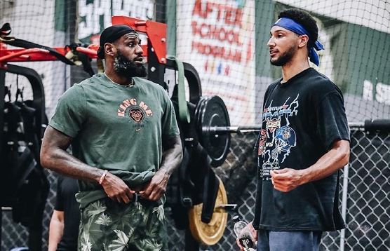 他在关键时 他在关键时